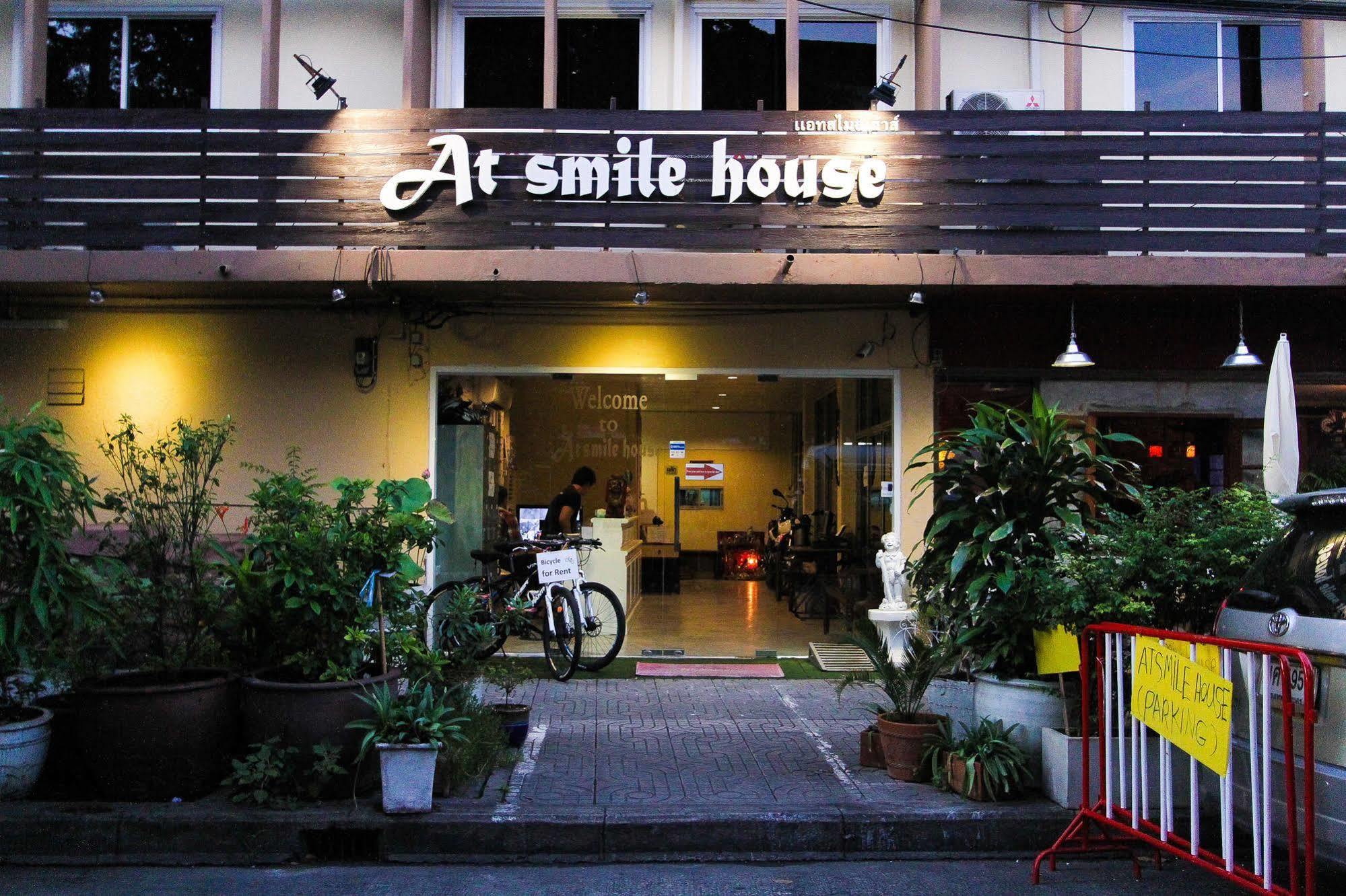 At Smile House Hotel Bangkok Exterior foto